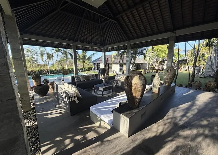 Villa Life Is One *