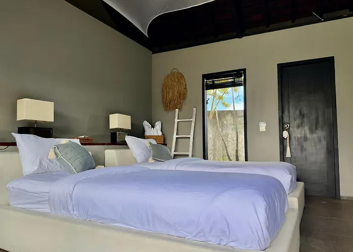 Life Is One * Uluwatu