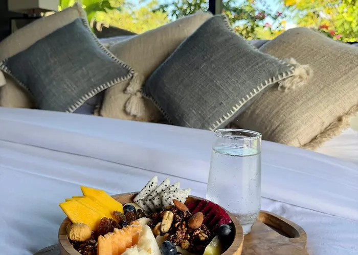 Villa Life Is One *
