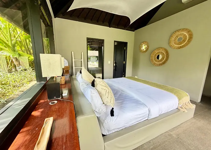 Villa Life Is One *