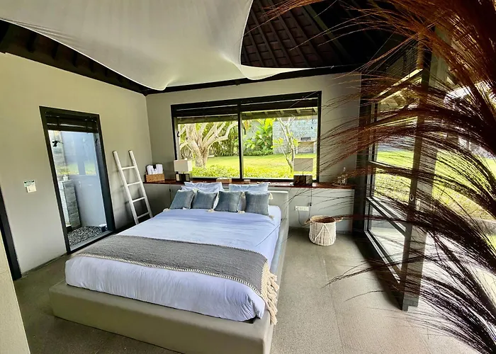 Villa Life Is One *